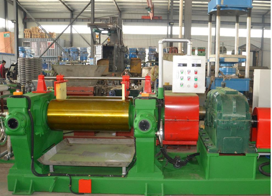 comprare Il mulino di miscelazione della gomma XK-400 adotta la regolazione elettrica del passo e la superficie del rullo è indurita. online manufacture