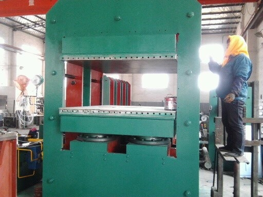 comprare Macchina di vulcanizzazione di gomma automatica della stampa con il sistema di controllo dello SpA online manufacture