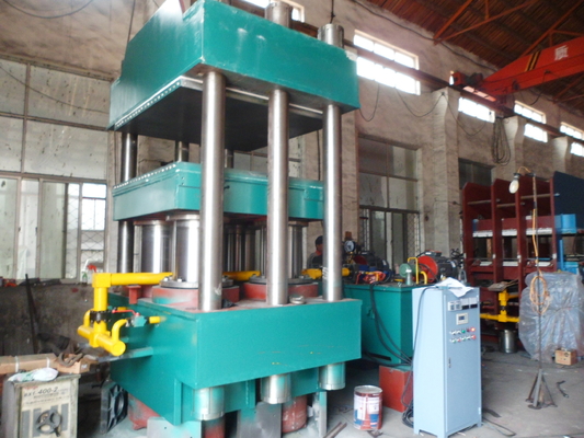 comprare Macchina di vulcanizzazione di gomma di riscaldamento elettrica della stampa di quattro colonne online manufacture