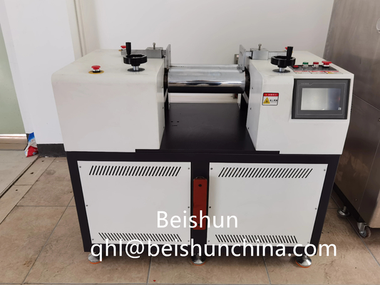 comprare Due macchine di miscelazione a rulli di laboratorio per la prova delle prestazioni della gomma online manufacture