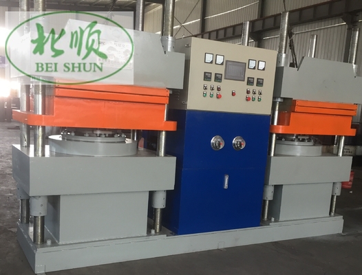 comprare Pressa di vulcanizzazione a piattaforma piatta a doppia stazione a pressione di 300 tonnellate per la produzione di prodotti di gomma online manufacture