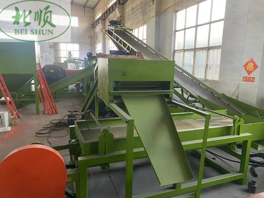 comprare Linea di riciclaggio dei rifiuti di pneumatici Processo dei rifiuti di pneumatici o dei blocchi di gomma in polvere di gomma online manufacture