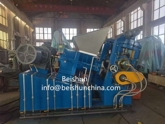 comprare Ultima macchina di calandratura di fogli di gomma composita per la miscelazione e l'estrusione / estrusore per la testa del rullo di gomma online manufacture