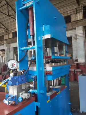 comprare Pressa di stampaggio a compressione di gomma a due strati 600T per la produzione di assorbitori di gomma e assorbitori di gomma online manufacture