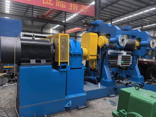 Buon prezzo Calandratore a quattro rulli a controllo PLC per rivestimento a doppio lato con larghezza di rulli 500-2000 mm in linea