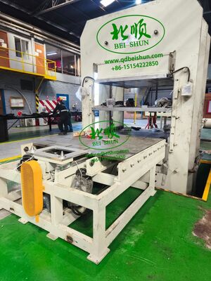 Buon prezzo La macchina di vulcanizzazione con un telaio di 1200 mm a due strati utilizza una forza di attacco di 1000 tonnellate per la stampa a caldo di cuscinetti antiscivolo in gomma. in linea