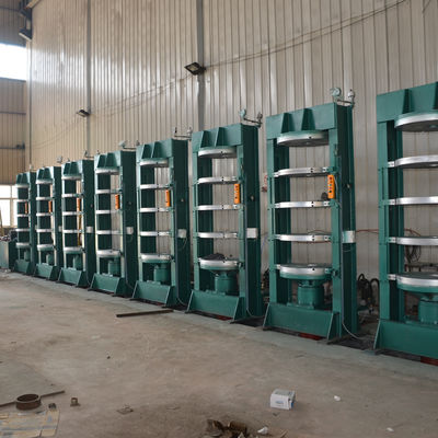 Buon prezzo Macchina per lo stampaggio di pneumatici verticali per presse per la cura di pneumatici per biciclette da motocicletta PLC in linea