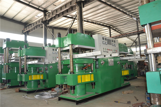 Macchina di vulcanizzazione a piastre completamente automatica 100T di gomma