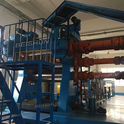Macchina di calandratura dello strato di gomma di alta precisione quattro rulli per la linea di produzione del nastro trasportatore