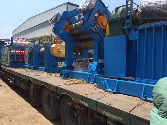 Buon prezzo Il calandratore elettrico a tre rulli CE è utilizzato per la lavorazione della piastra di gomma/del battistrada del pneumatico 220V/380V/440V in linea