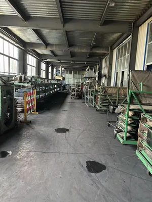 Buon prezzo Linea di produzione di macchine per la produzione di pneumatici per motocicli a basso costo e macchinari necessari in linea