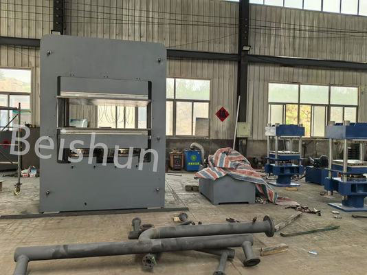 Qualità Grandi 1500×1500mm calde piastre gomma vulcanizzante macchina di stampa con 800 tonnellate di pressione per vulcanizzazione uniforme Fabbrica
