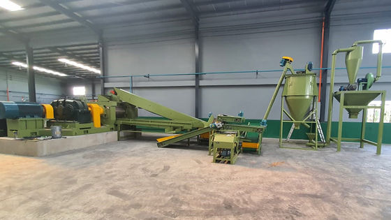 Buon prezzo Linea di riciclaggio semiautomatica di pneumatici di scarto produce polvere di gomma a maglia da 0 a 200 con potenza da 55 a 150 kW per pneumatici sotto i 1200 mm in linea