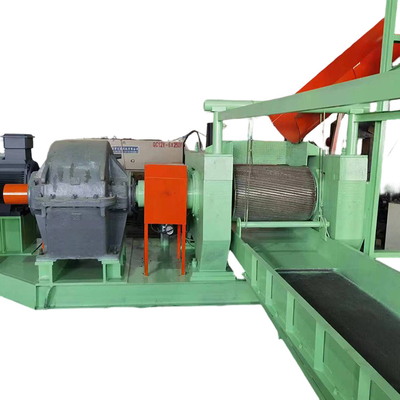 Crusher a doppio rullo per blocchi di pneumatici con processo di raffreddamento a circolazione idrica.