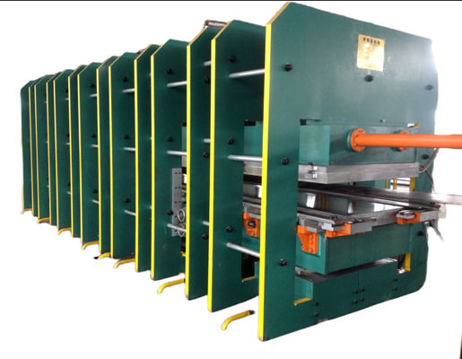 Buon prezzo Macchina di stampaggio termico di gomma a vulcanizzazione personalizzabile con sistema di controllo PLC per la produzione di nastri trasportatori di tessuto a filo di gomma in linea