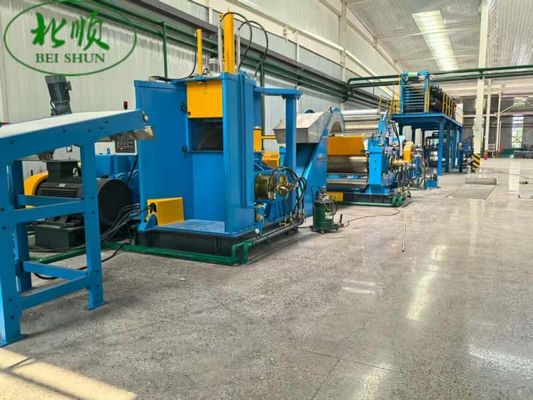 Buon prezzo La linea di miscelazione semiautomatica di gomma composita ha una capacità di produzione di 400-550 kg/h per la macchina di kneader di gomma in linea