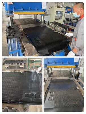 Buon prezzo Macchina per vulcanizzazione a piastre / Macchina per la produzione di tappeti in gomma in linea